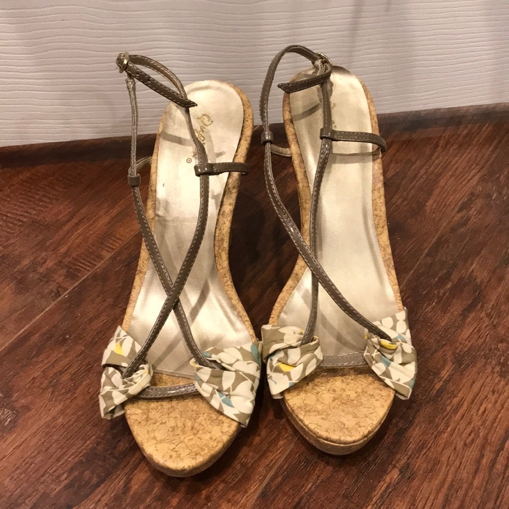Unique Wedges - Picture 2 of 4